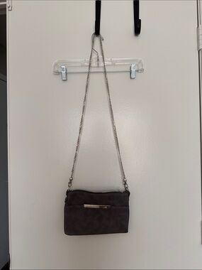 Women’s Chain-Strap Crossbody Bag in Gray